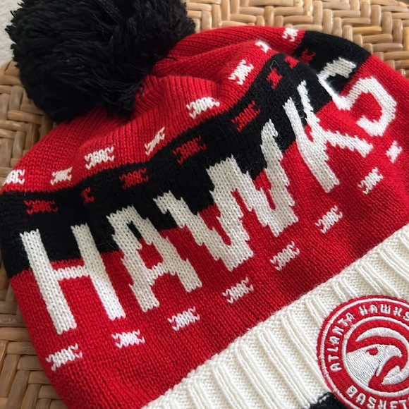 NBA Atlanta Hawks Adidas Cuffed Knit With Pom Beanie Toboggan Black Red - Picture 3 of 6